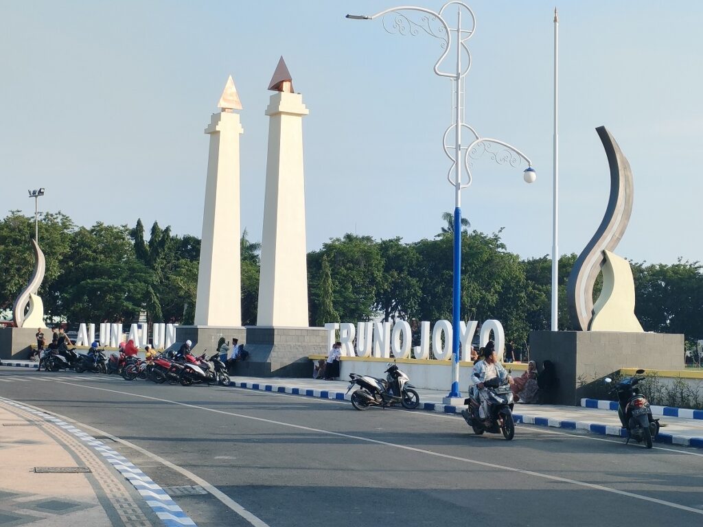 Alun-alun Trunojoyo Sampang