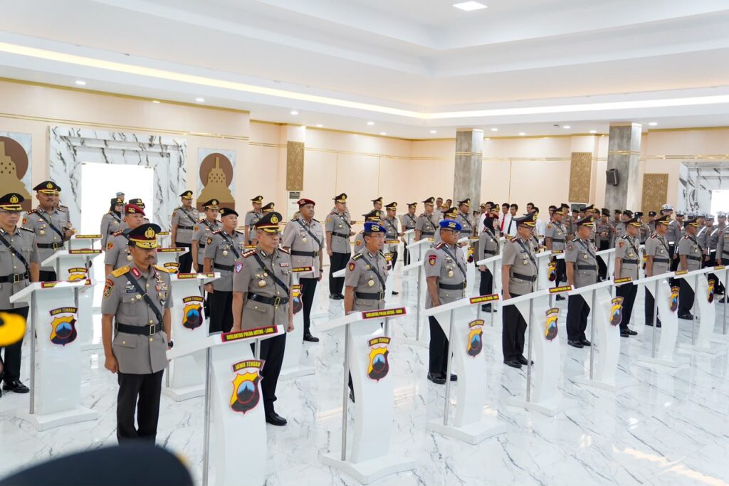Foto Sertijab 22 Pejabat Polda Jateng